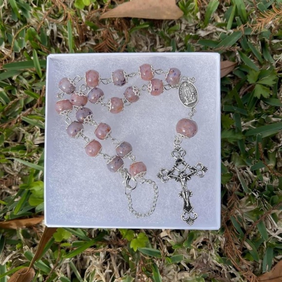 Memorial piece with dried flower petals - Picture 2 of 3